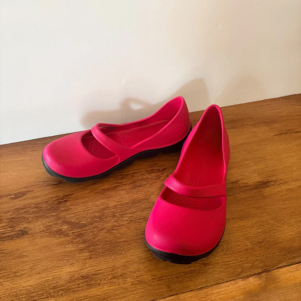 Crocs Duet Busy Day Mary Jane Flats Raspberry Pink Womens 9 Casual Comfort Shoes